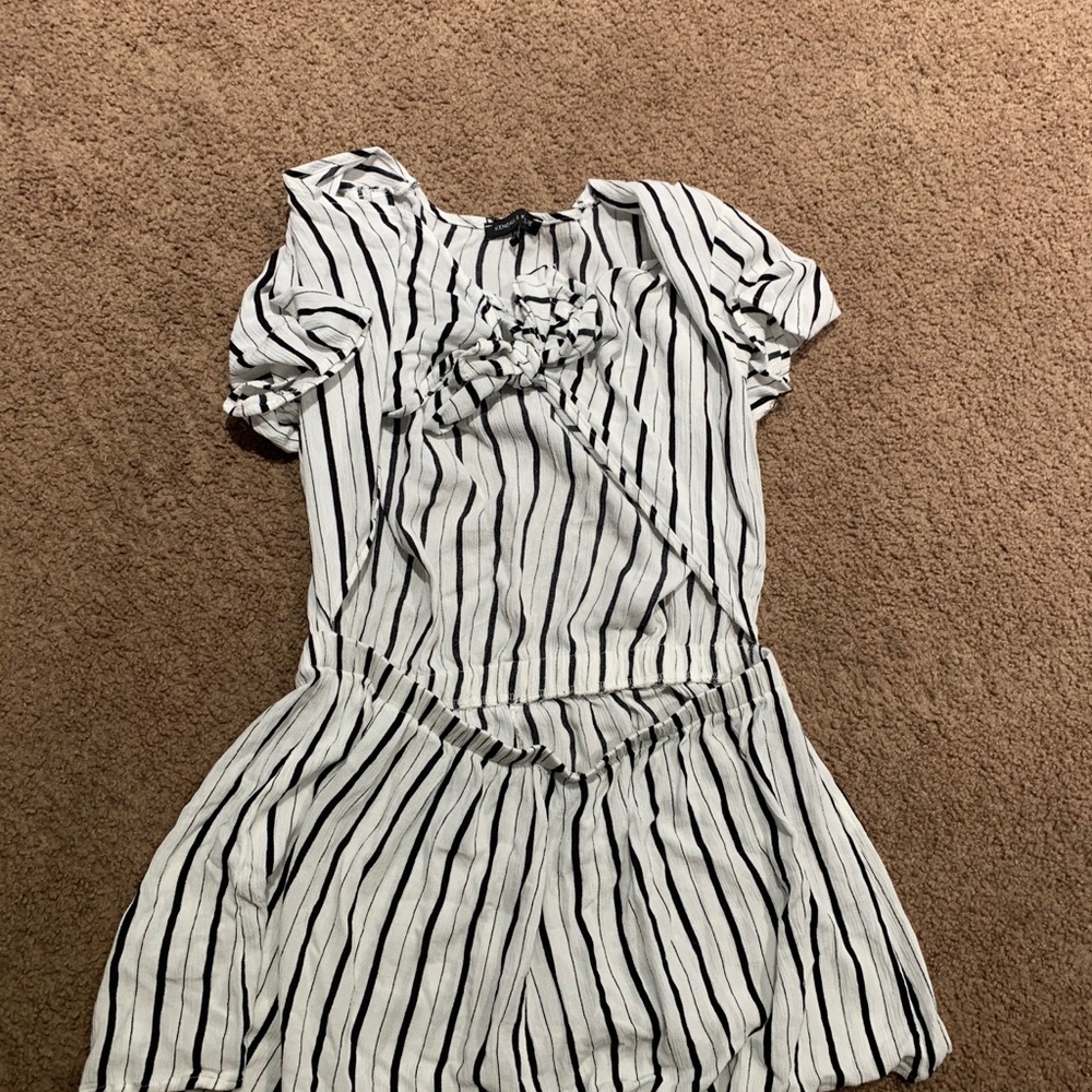 Clothes - Picture 6 of 16